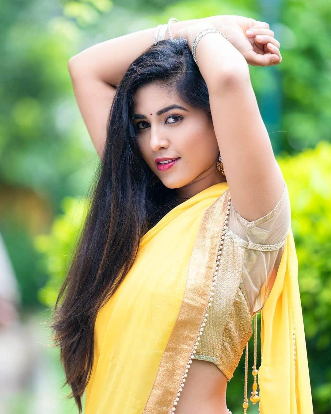 Actress Apurva latest sexy photoshoot | Kannada actress Apurva in yellow saree hot photos
