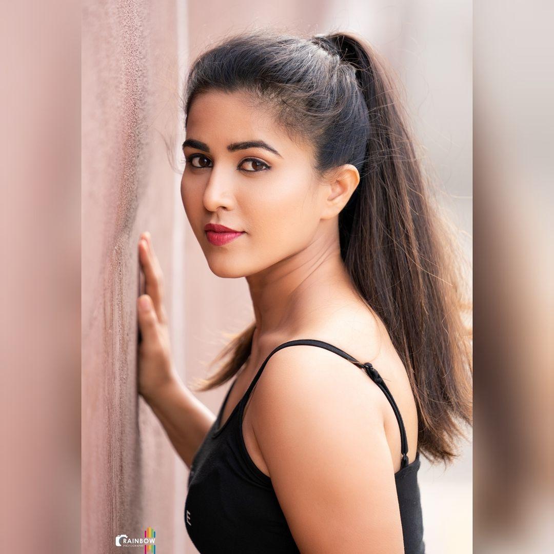 Apurva looking very attractive and sexy photoshoot | Apurva very glamorous hot photos