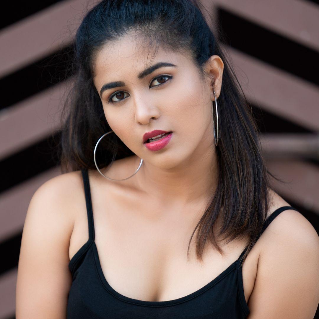 Apurva looking very attractive hot photos | Apurva very glamorous hot photos