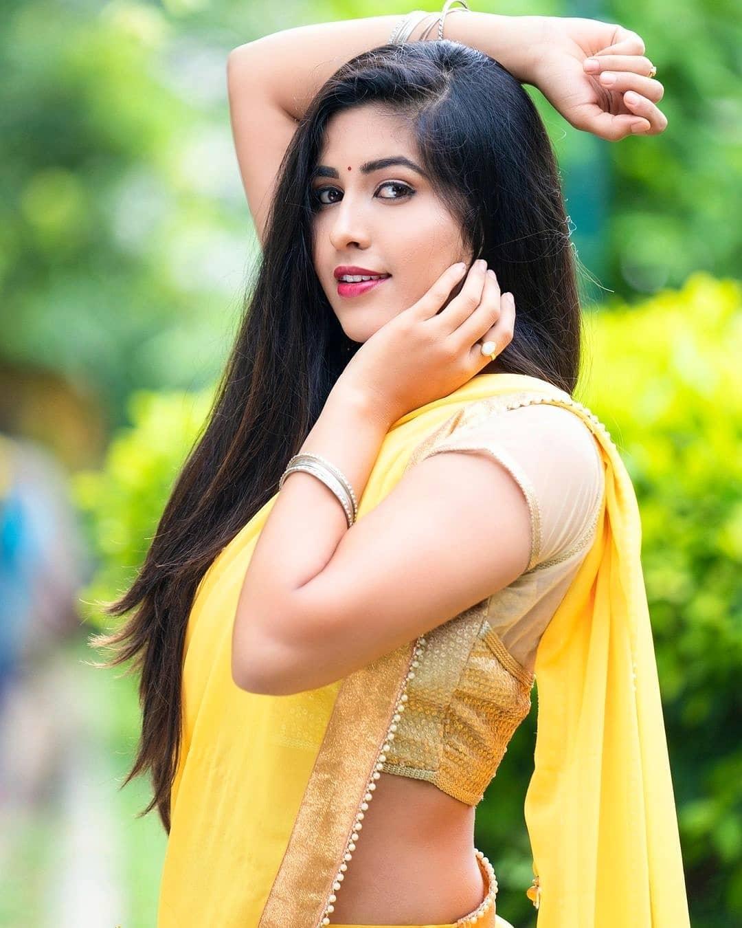 Apurva very beautiful and cute photos | Kannada actress Apurva in yellow saree hot photos