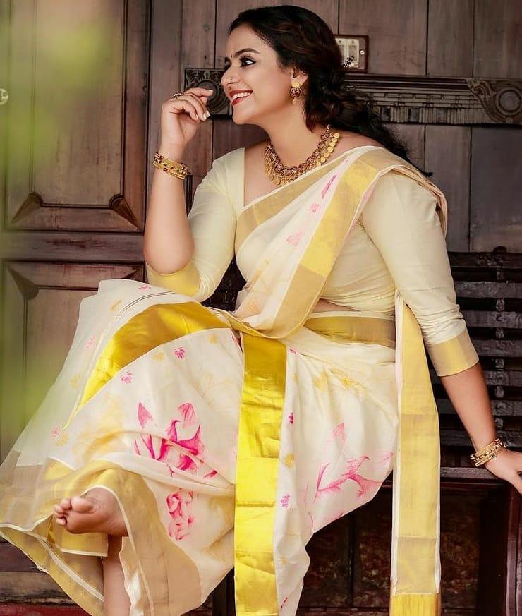 Prachi Tehlan in set saree hot photos | Prachi Tehlan beautiful and sexy photoshoot