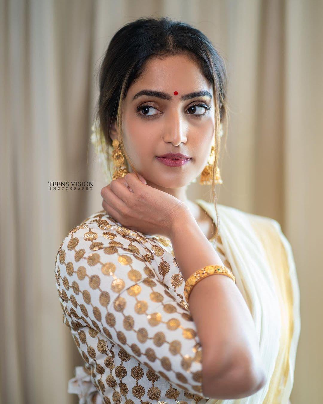 Reba Monica John hot and sexy photoshoot| Reba Monica John in trending style photos