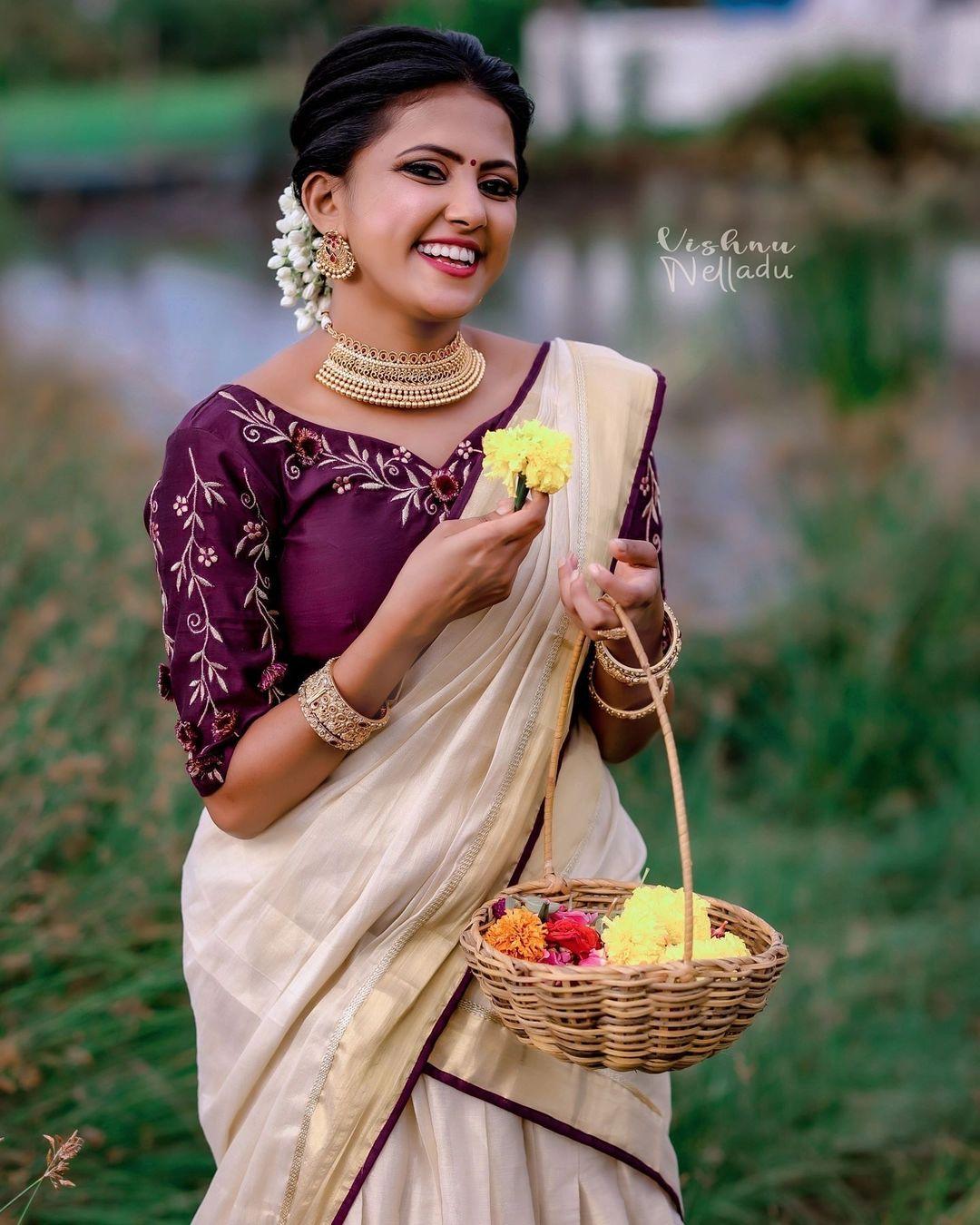Sreevidya Mullachery latest sexy hot photos| Sreevidya Mullachery in saree hot photos