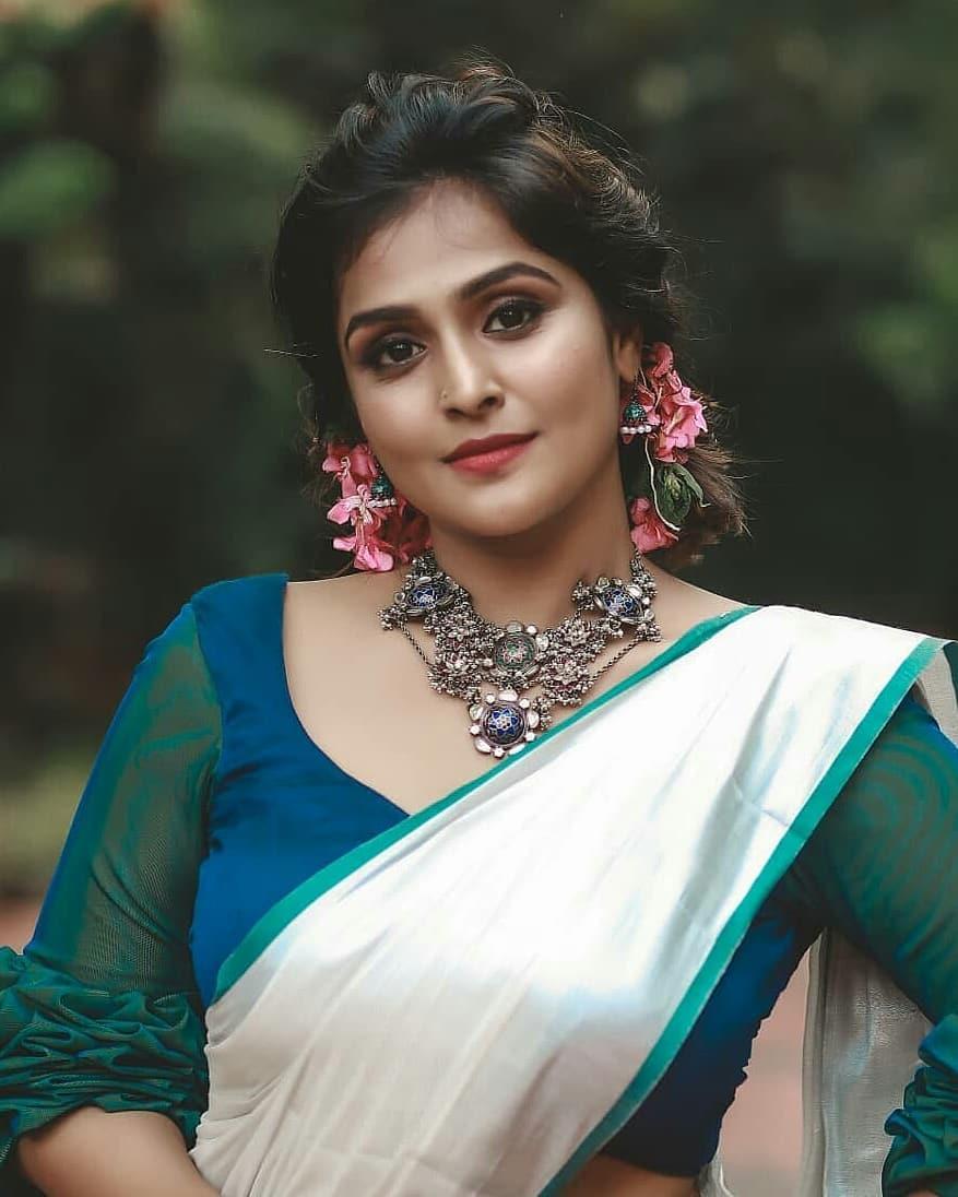 Blue blouse and Kerala saree photos | Remya Nambeesan latest hot and spicy stills