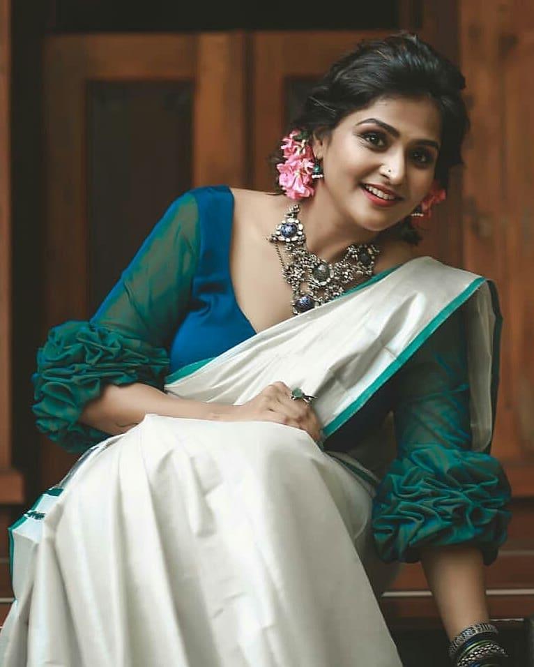 Buy Fashionkiosks Women Gold Cotton Kerala Kasavu Saree With Blouse Piece  Online at Best Prices in India - JioMart.