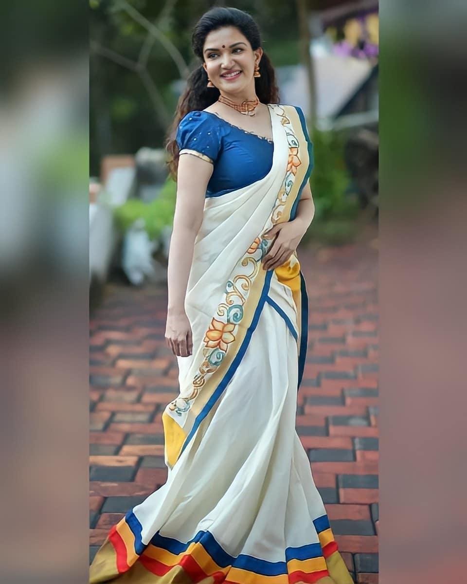 Blue blouse and Kerala set saree photos | Honey Rose exposing latest hot stills