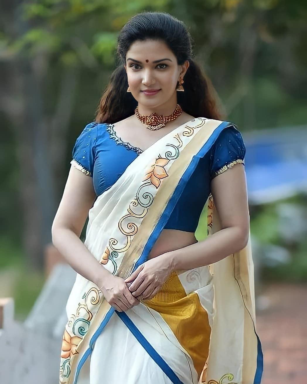 Blue blouse and Kerala set saree photos | Honey Rose looking very beautiful and cute photos