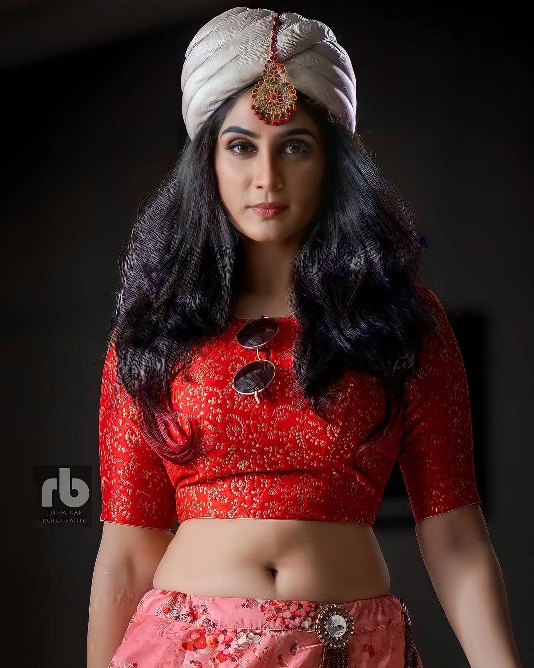 Deepti Sati navel exposing hot photos | Deepti Sati hot and spicy photos gallery
