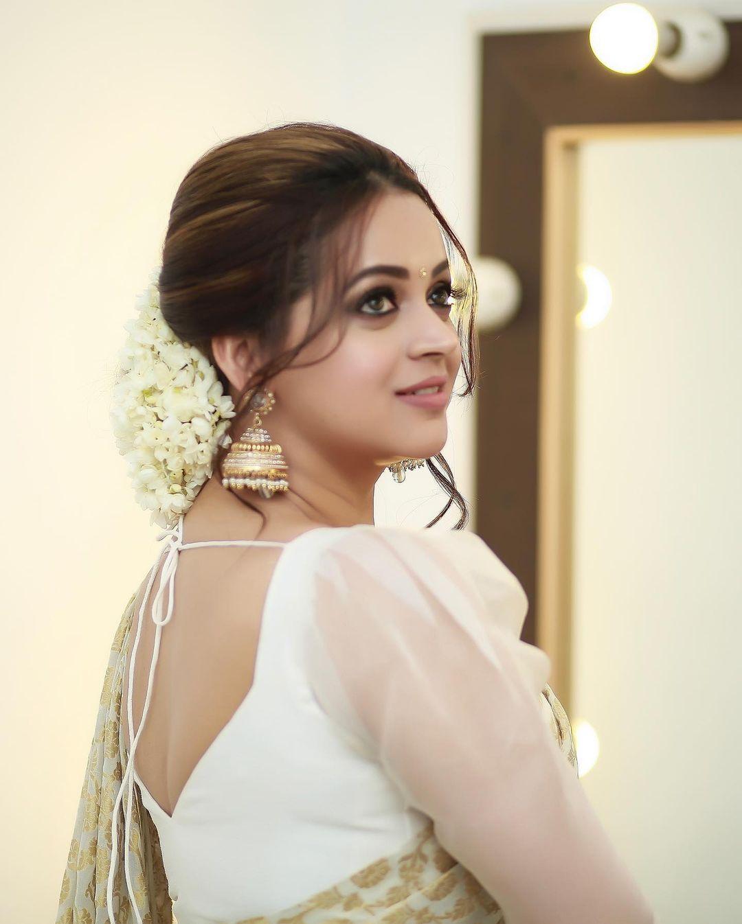 Kerala set saree latest fashion | Bhavana looking very nice and cute photos