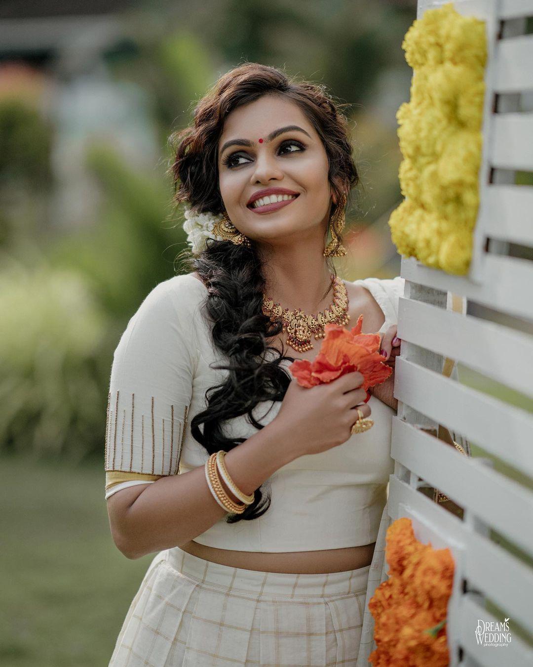 Kerala style set saree hot photos gallery | Tanvi Ram latest hot and sexy photoshoot
