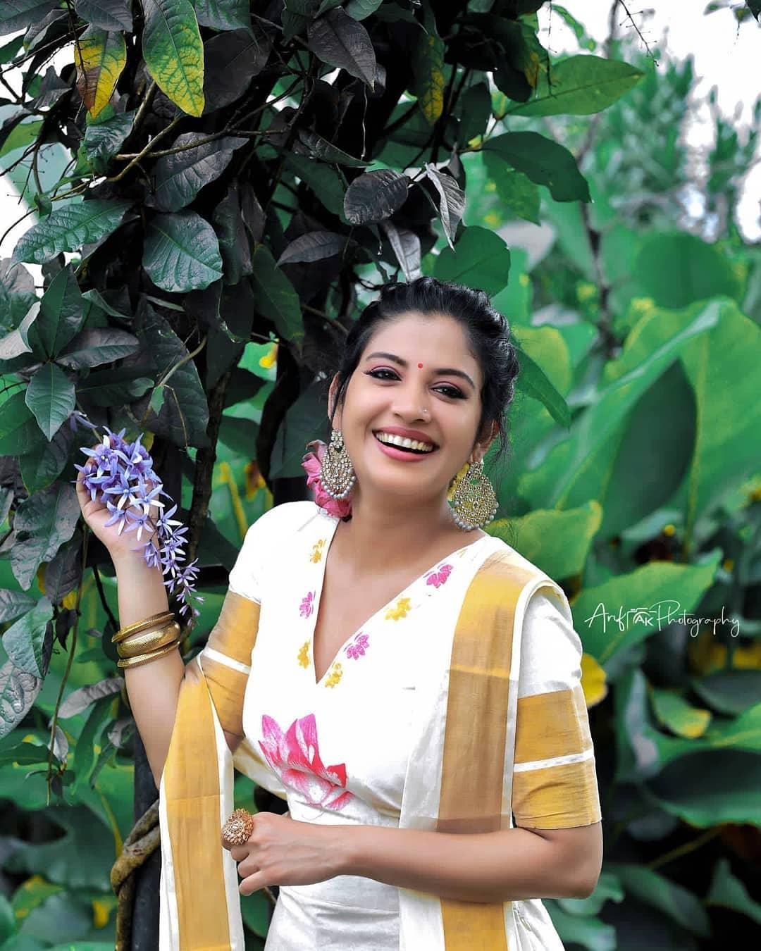 Latest fashion trends | Shivada set saree looking very glamorous photos