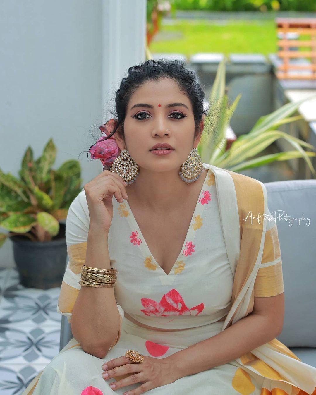 Looking very glamorous photos | Shivada set saree looking very glamorous photos