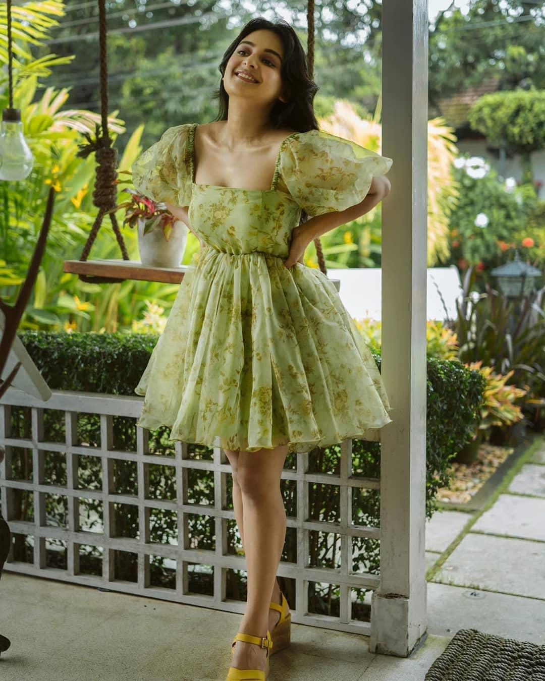 Mini skirt latest fashion | Esther anil looking very glamorous and cute photos