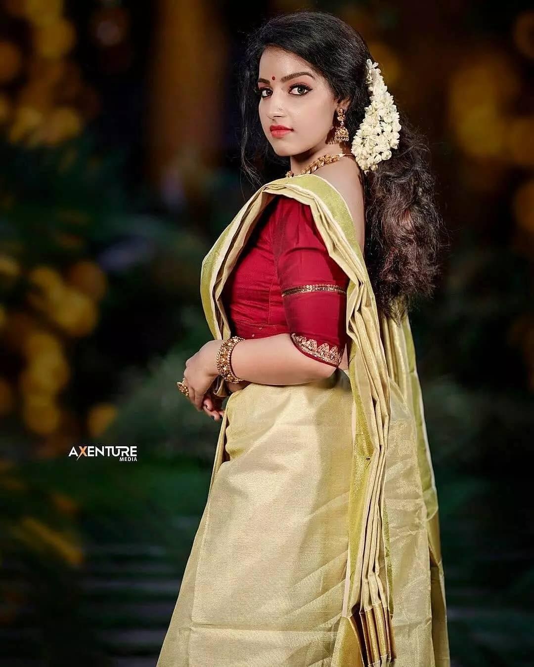 Set saree hot photos gallery | Malavika Menon latest hot and sexy photoshoot
