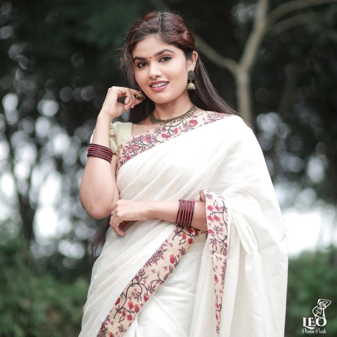 Actress Sexy photoshoot | South Indian actress Neeraja S Das in kerala saree hot photos