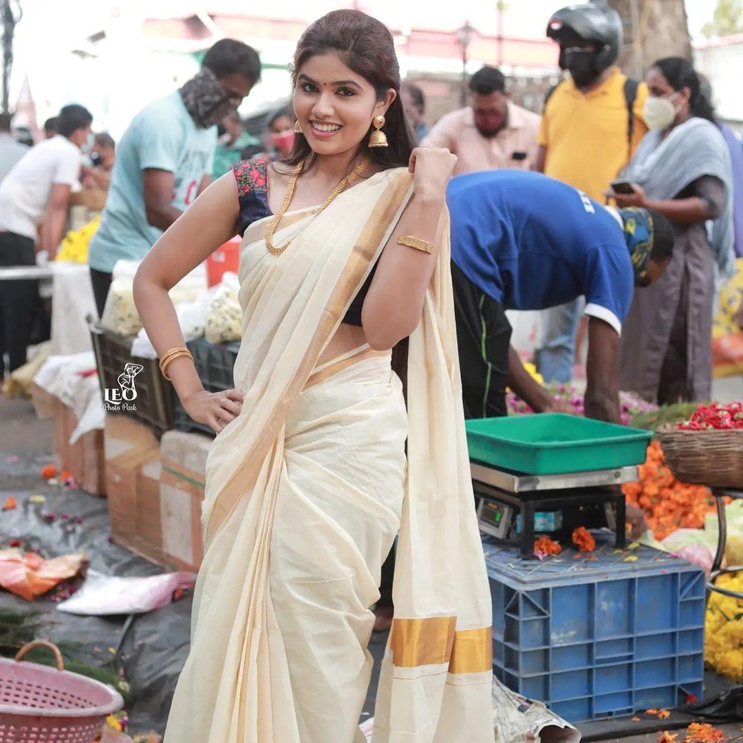 Beautiful and glamorous pictures | South Indian actress Neeraja S Das in kerala saree hot photos