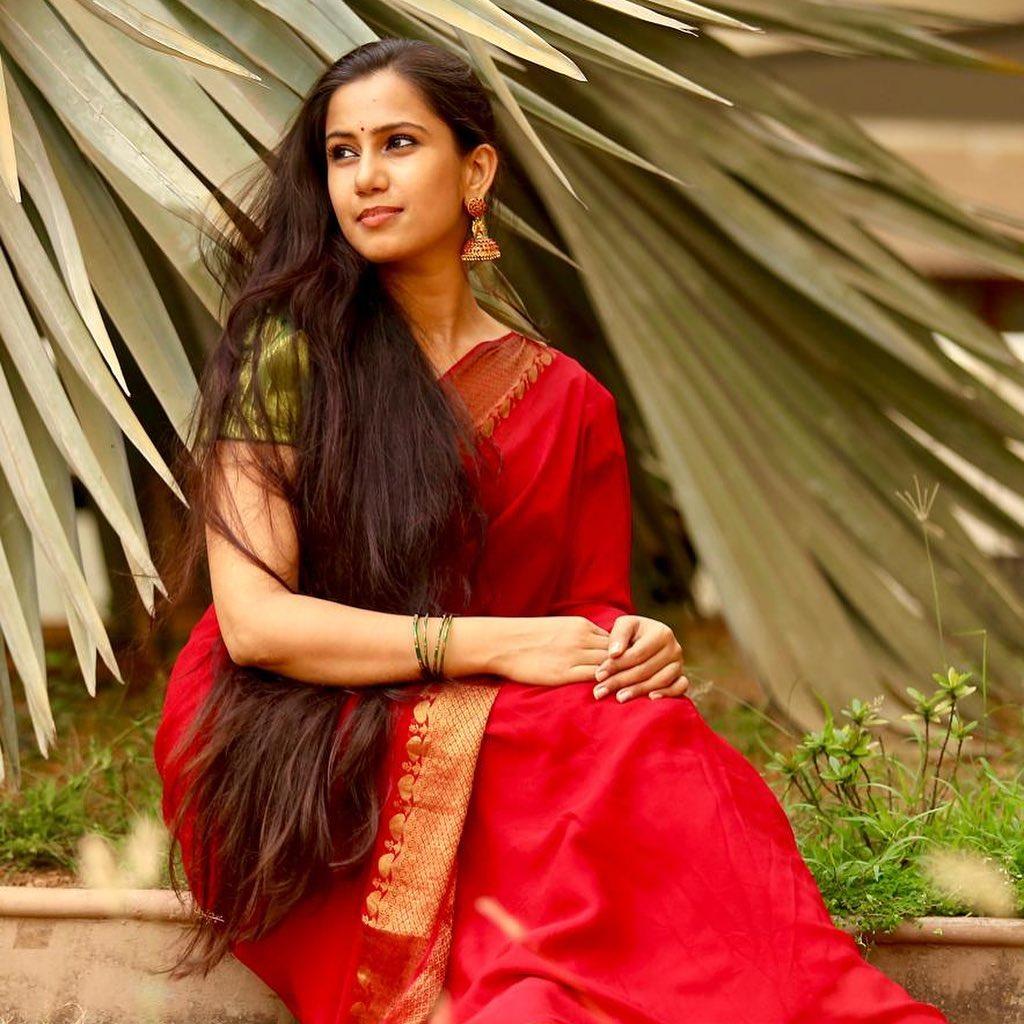Devika Nambiar in saree latest hot photos | latest hot and sexy photoshoot