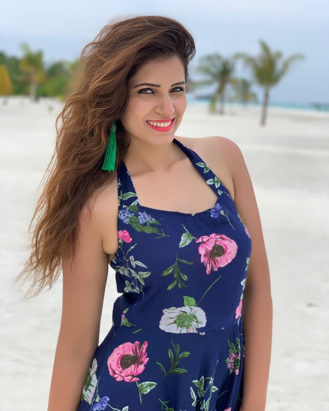 Marathi television actress hot photos | Sarita Mehendale very glamorous and cute photos