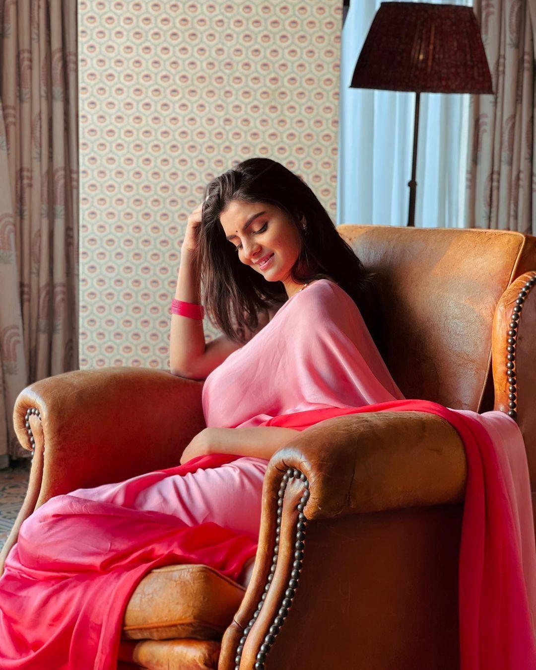Anveshi Jain hot Saree photos gallery | Anveshi Jain beautiful and cute photos gallery