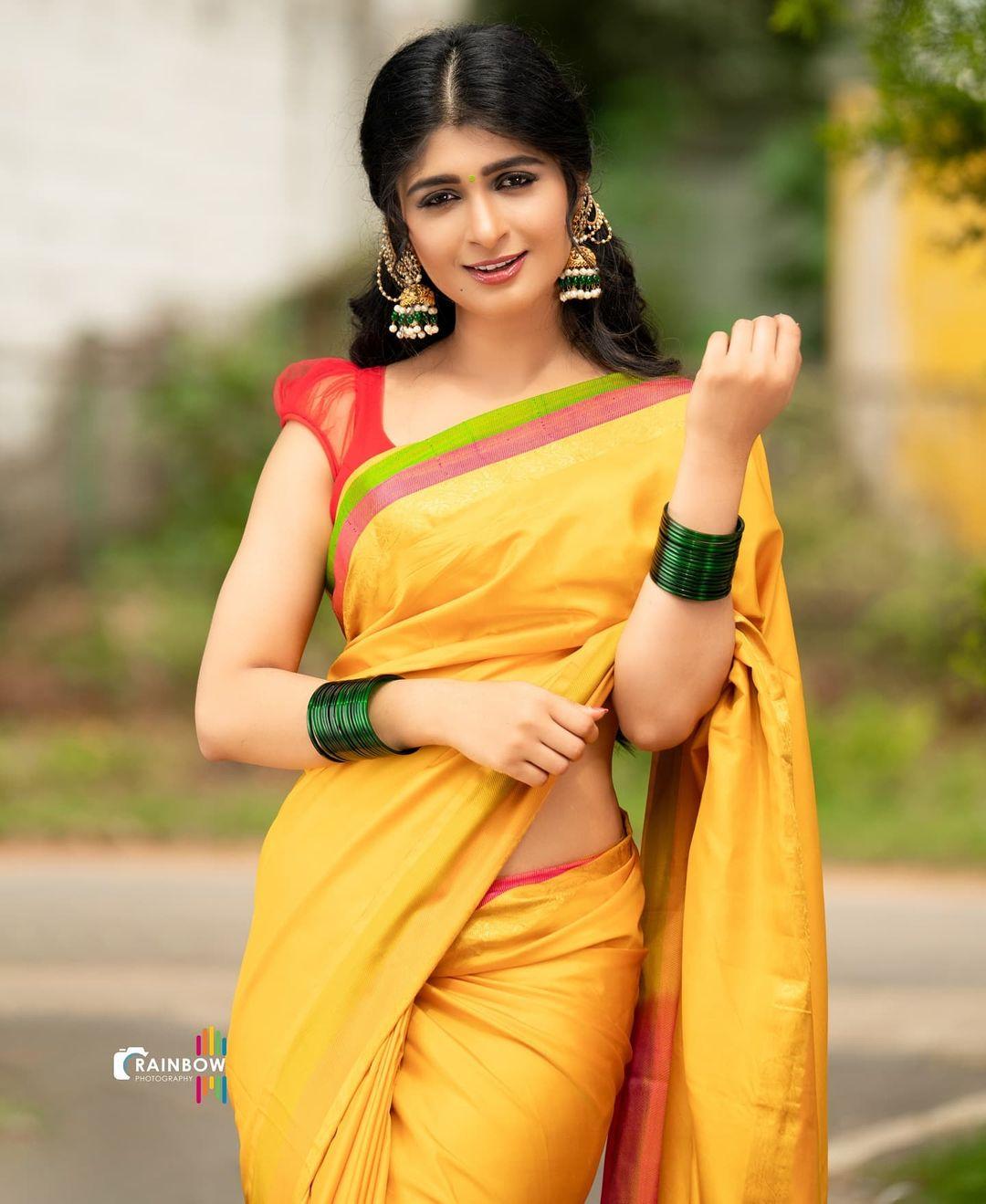 Aditi Prabhudeva in saree hot photos gallery | Aditi Prabhudeva looking very glamorous photos