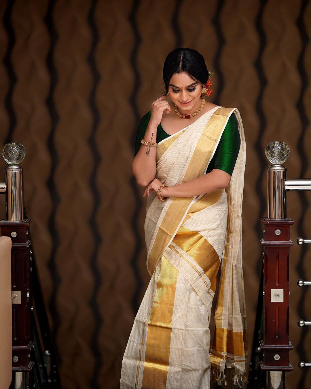 Ethnic wear glamorous photos | lakshmi nakshathra in kasavu saree hot photos gallery
