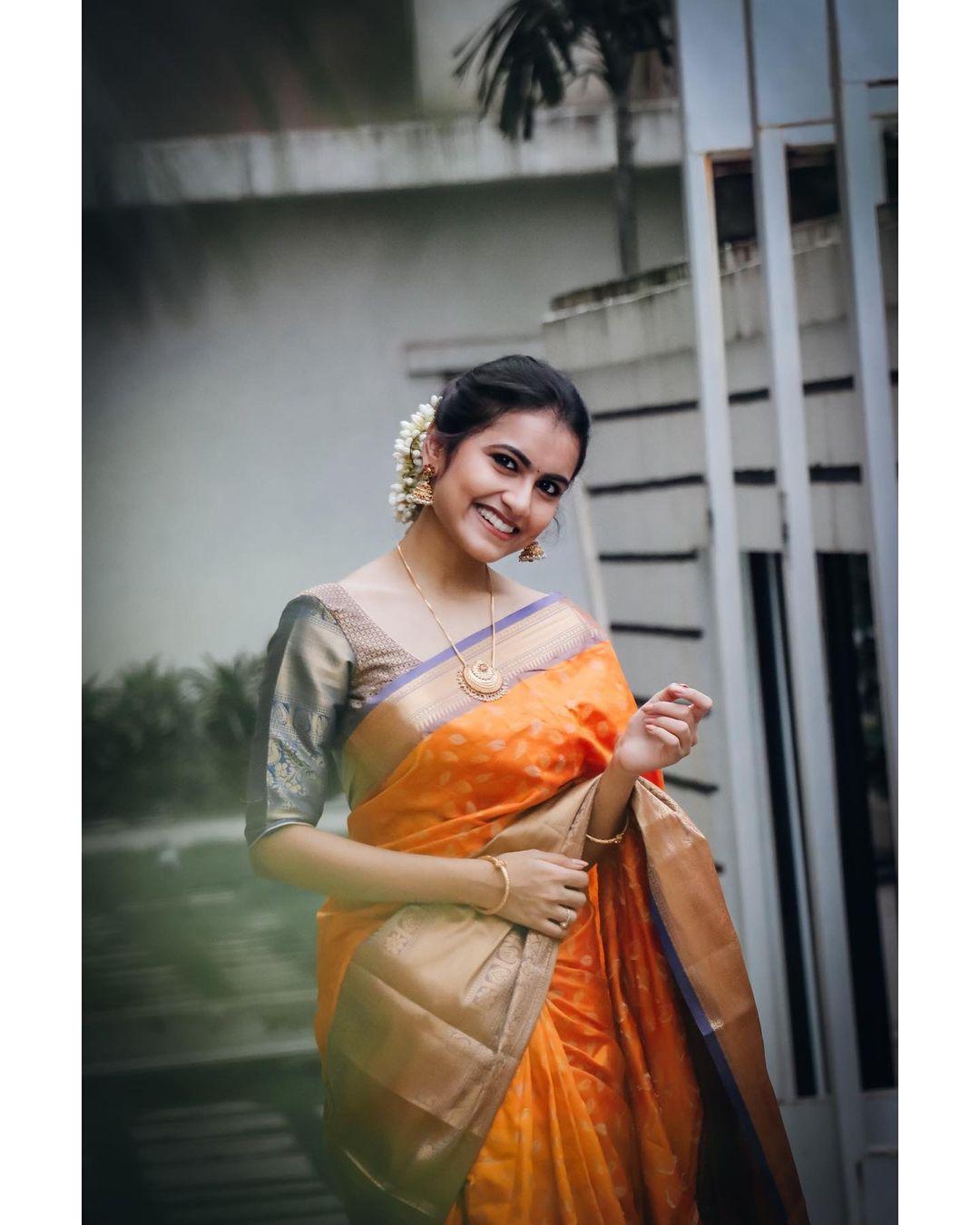 Saree hot photos gallery | Varshinne Bunny Vox looking very glorious and sexy stills