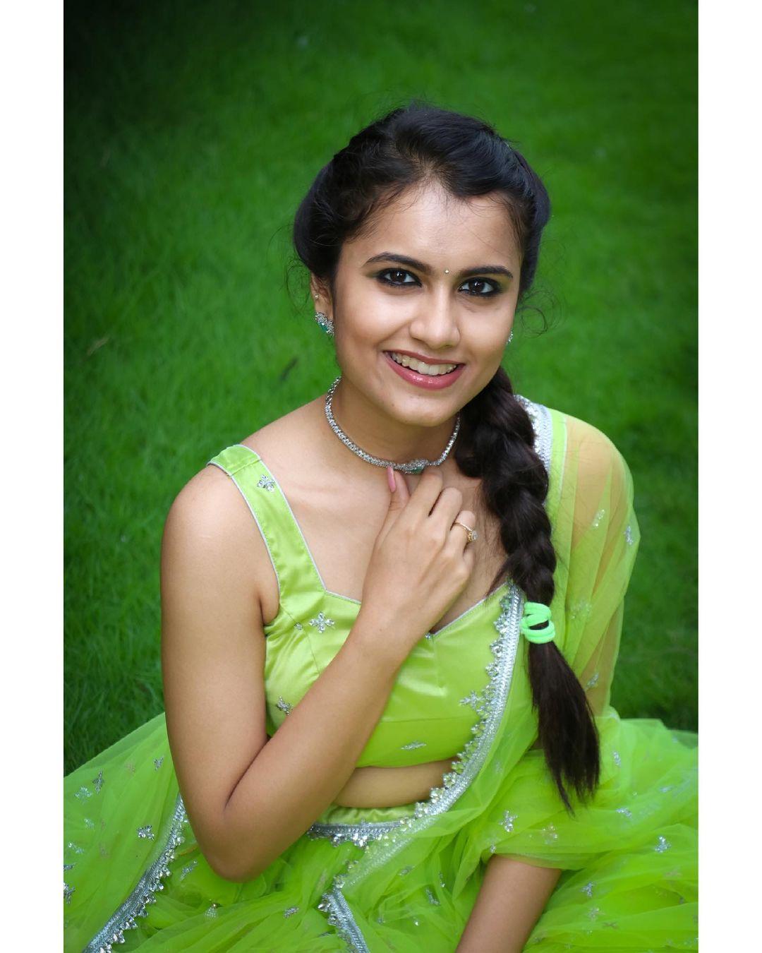 South indian actress hot photos | Varshinne Bunny Vox looking very attractive and sexy stills