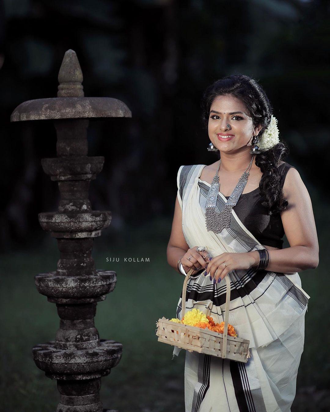 Serial actress Lekshmi pramod hot photos | Lekshmi pramod looking very attractive hot photos in saree