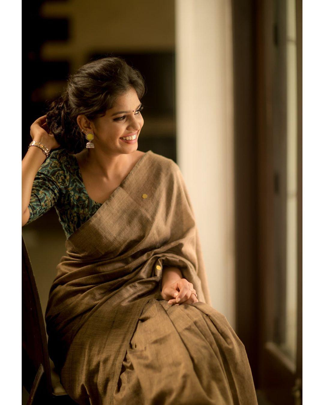 Pranika Dhakshu In saree hot photos | Pranika Dhakshu exclusive hot photos gallery