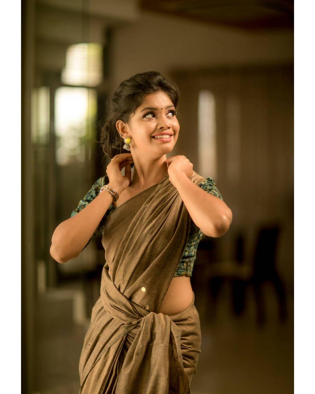 Pranika Dhakshu In saree hot photos | Pranika Dhakshu in saree exposing hot photos