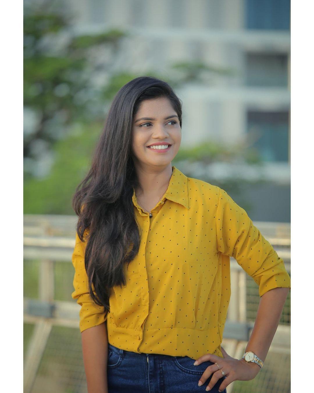 Tamil television actress hot photos | Pranika Dhakshu looking very glamorous photos gallery