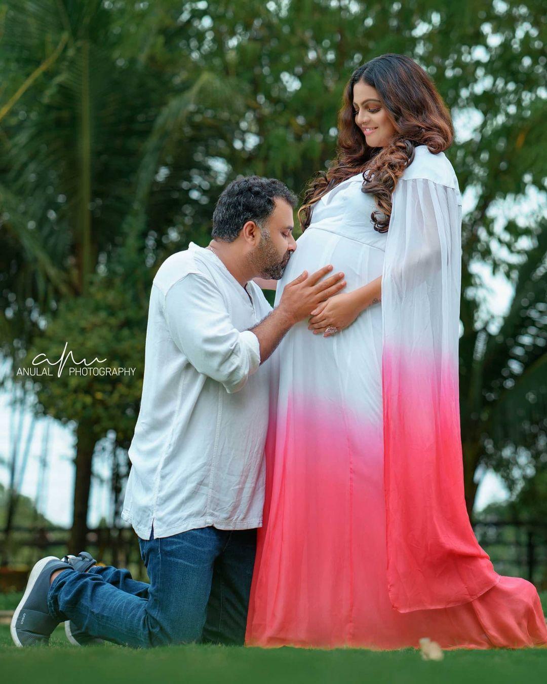 Aswathy Sreekanth maternity photoshoot | anchor latest hot photos gallery
