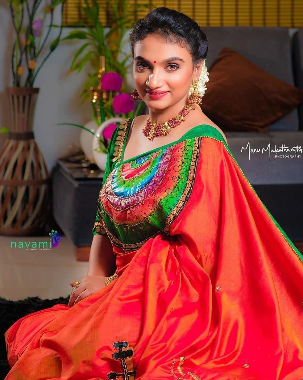 Krishna Prabha in saree hot photos gallery | Krishna Prabha looking very beautiful and cute photos gallery