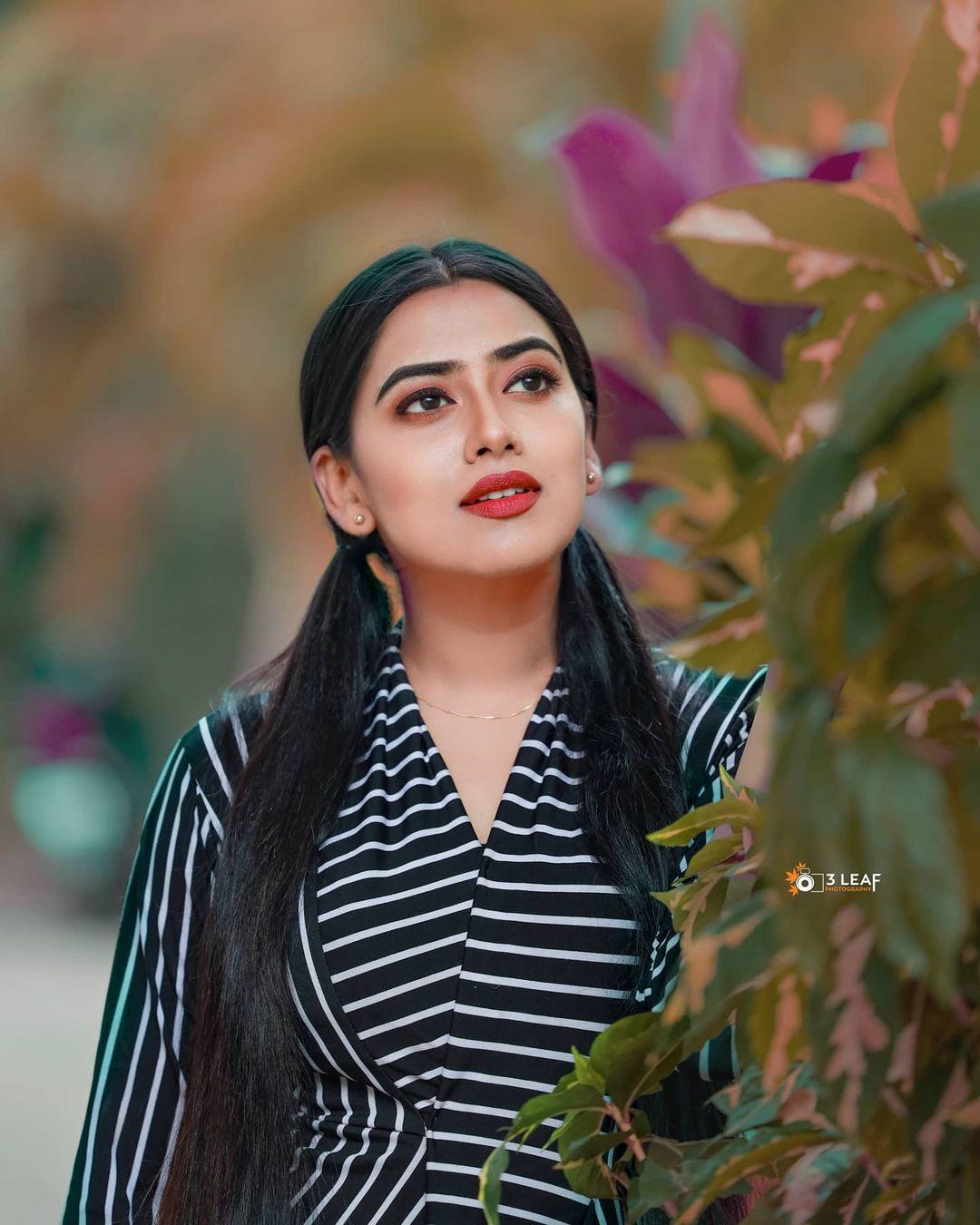 Malayalam Anchor Dayyana Hameed photos | Dayyana Hameed exposing hot photos gallery