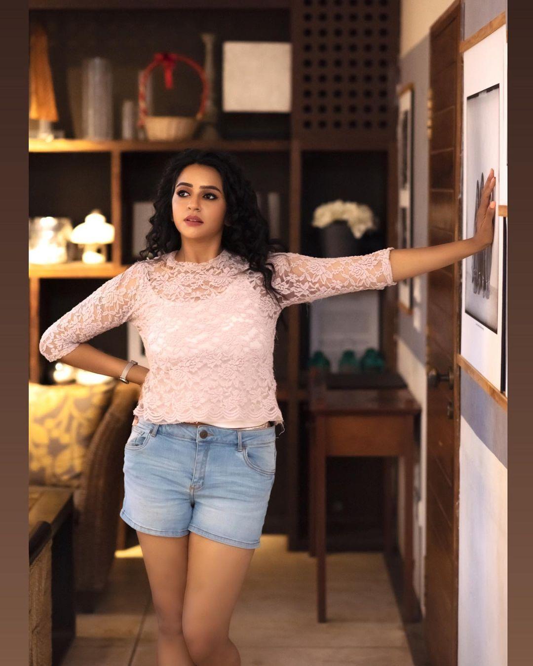 Tamil television actress hot photos | Divya Ganesh very beautiful and sexy photoshoot