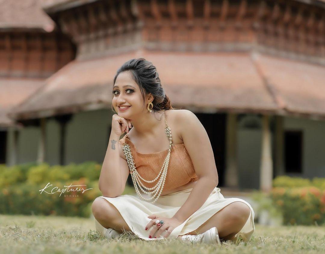 Gopika Gopakumar very glamorous photos | Gopika Gopakumar exposing hot photos gallery