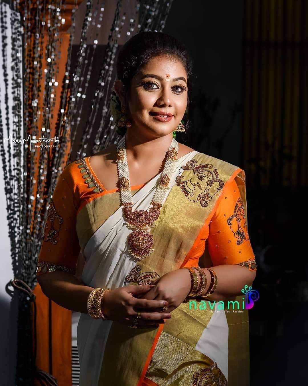 Rachana narayanankutty in Saree hot photos | Rachana narayanankutty exposing hot photos gallery