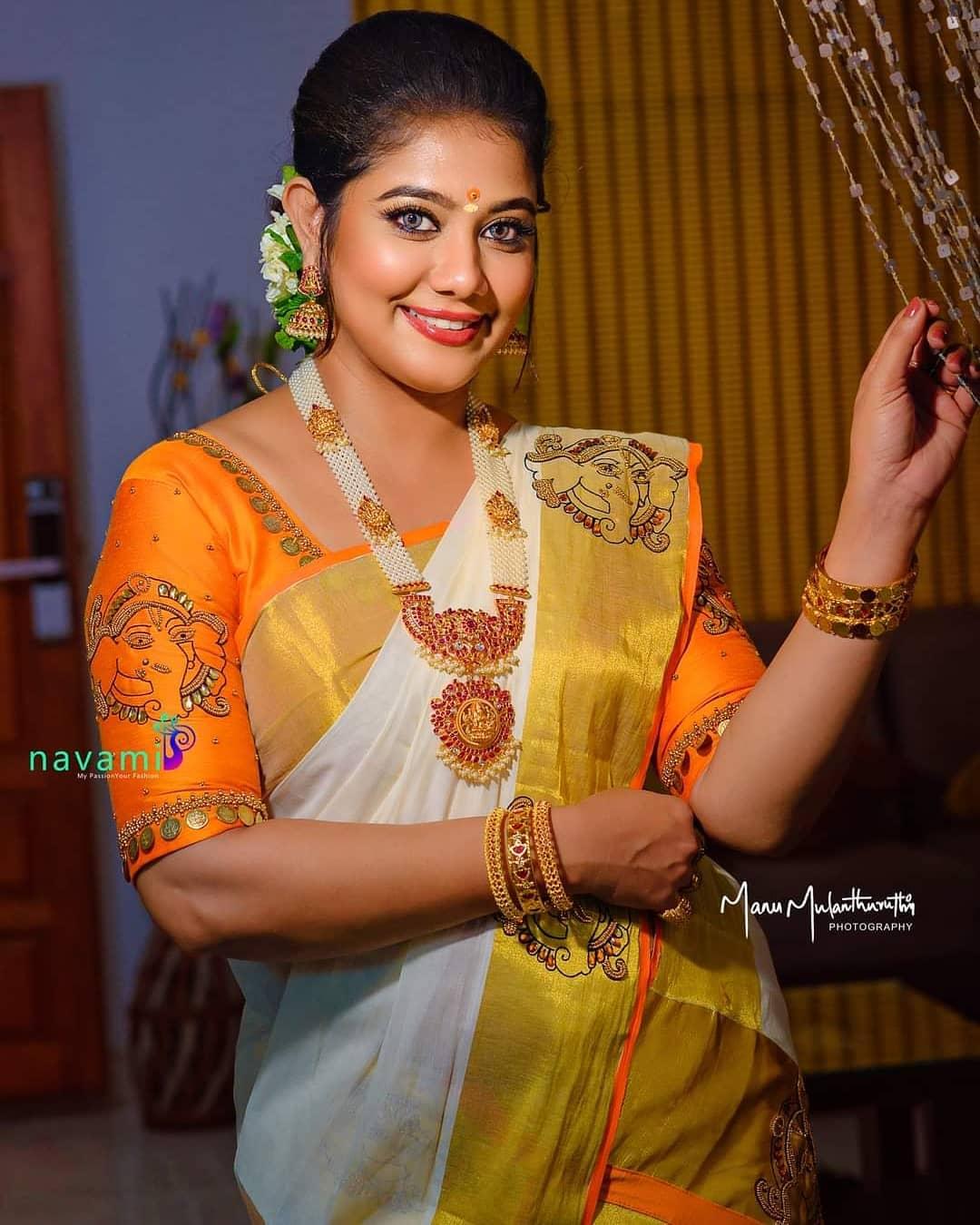 Rachana narayanankutty in Saree hot photos | Rachana narayanankutty very glamorous photos