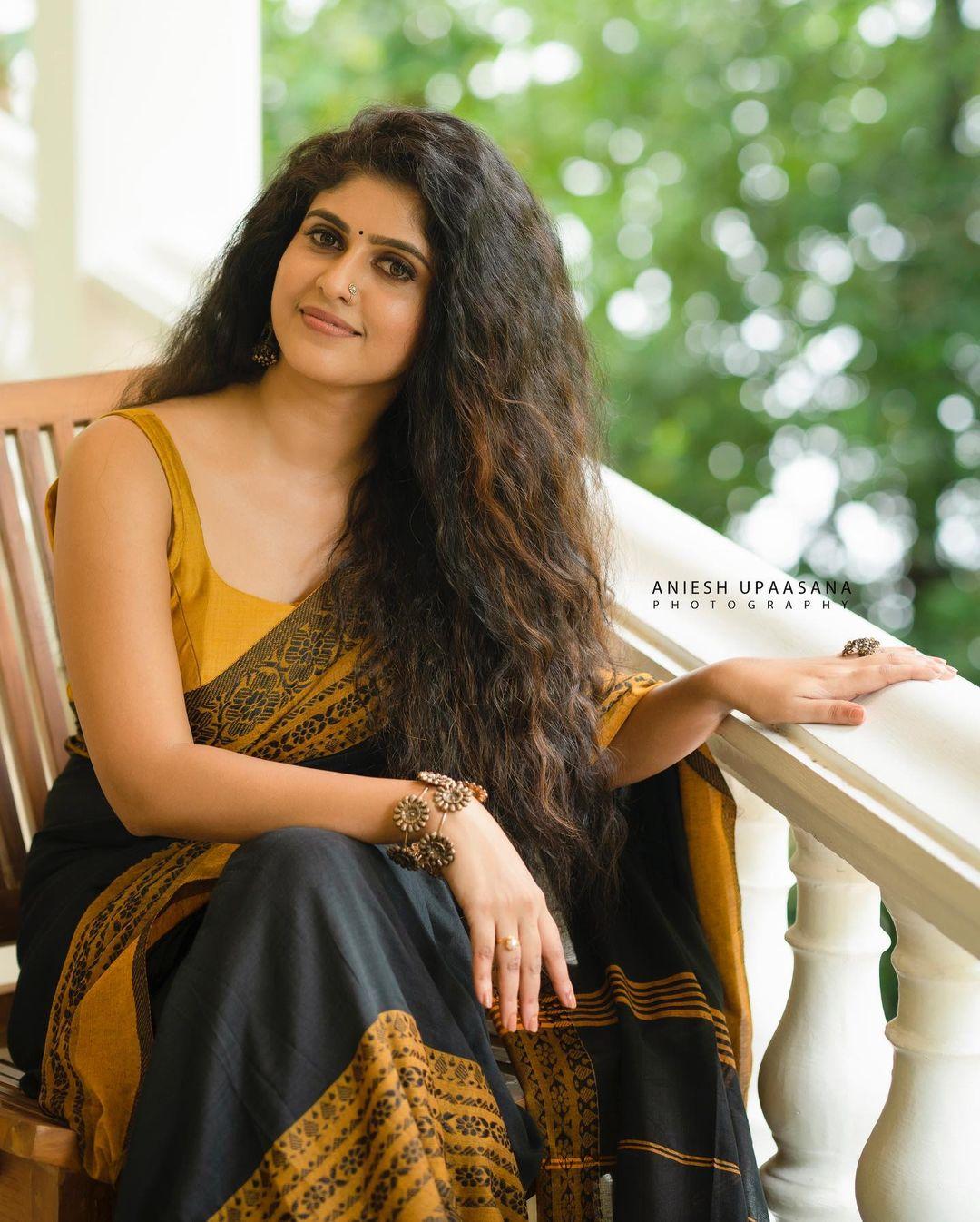 Rasna pavithran saree hot photos | Rasna pavithran exclusive and sexy photoshoot
