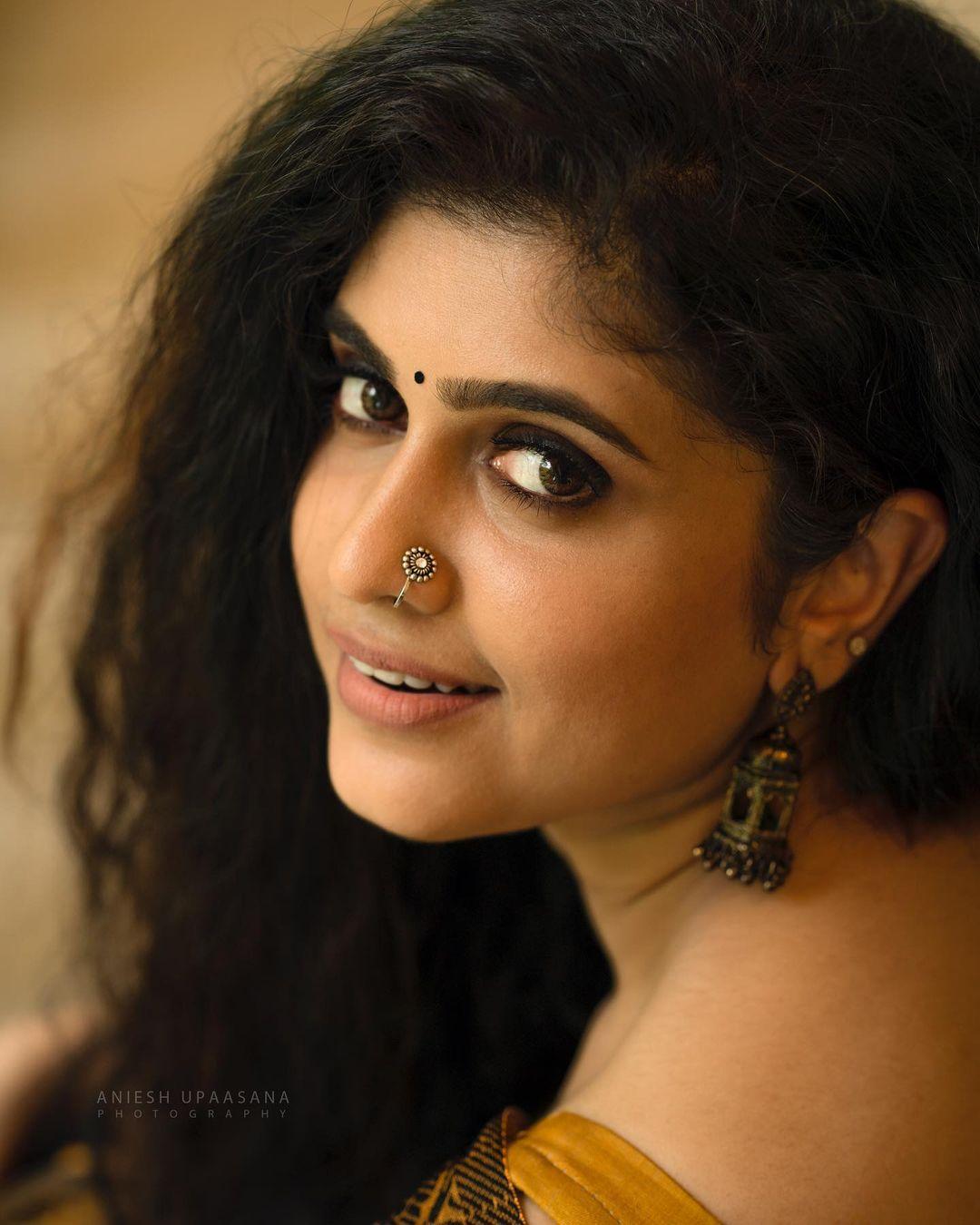 Rasna pavithran saree hot photos | Rasna pavithran looking very pretty and hot photos
