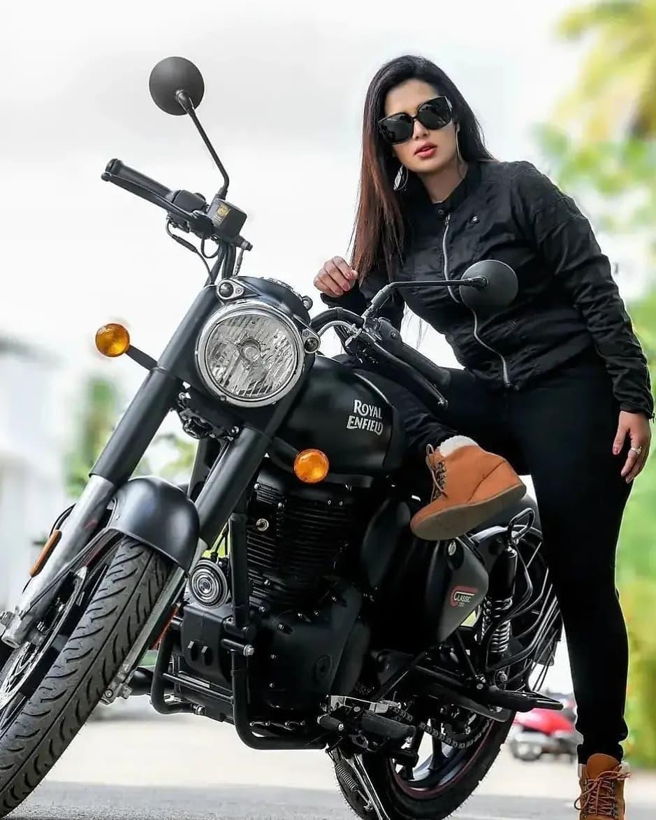Remya Panicker very glamorous photos | Remya Panicker exposing hot photos gallery