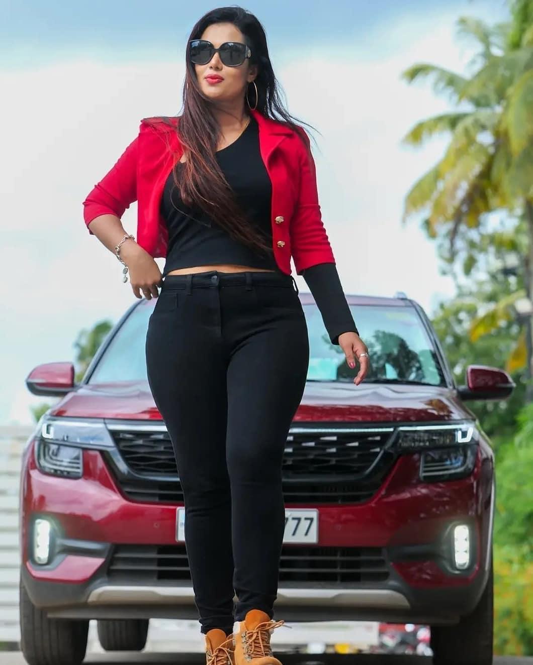 Remya Panicker very glamorous photos | Remya Panicker looking very very attractive and sexy stills