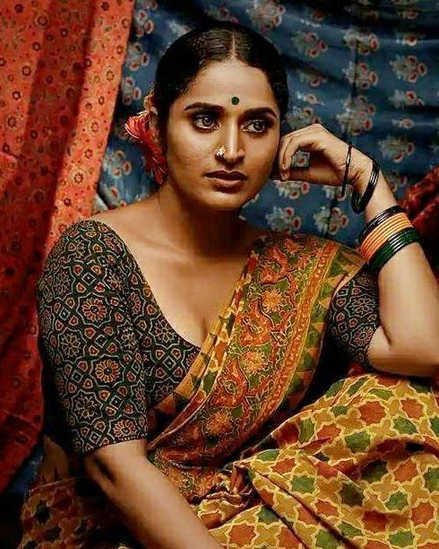 Surabhi Lakshmi exposing cleavage photo n Saree | latest hot and sexy stills