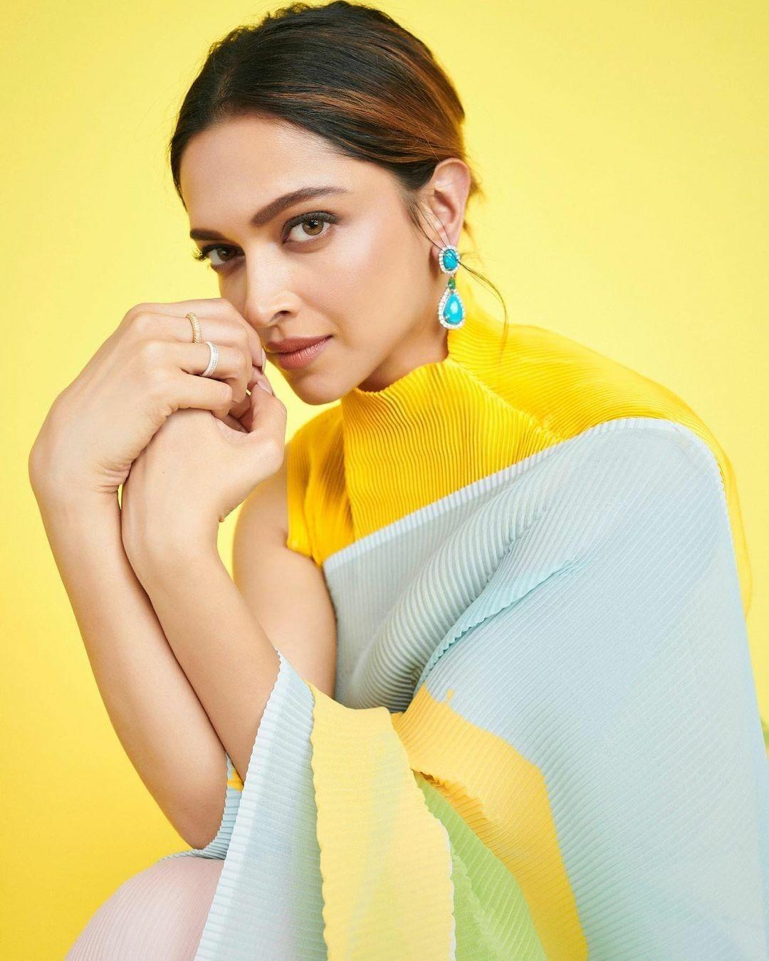 Bollywood actress Deepika Padukone in saree hot photos | Deepika Padukone beautiful and sexy photoshoot