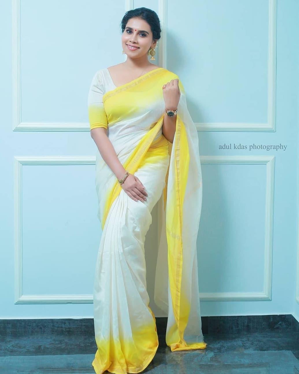 Gowri Nandha in white saree hot photos | Gowri Nandha looking very beautiful and cute photos