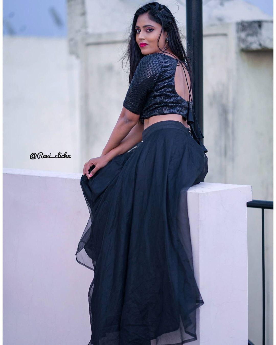 Mahi Maheshwari looking very glamorous photos | looking very attractive hot photos gallery