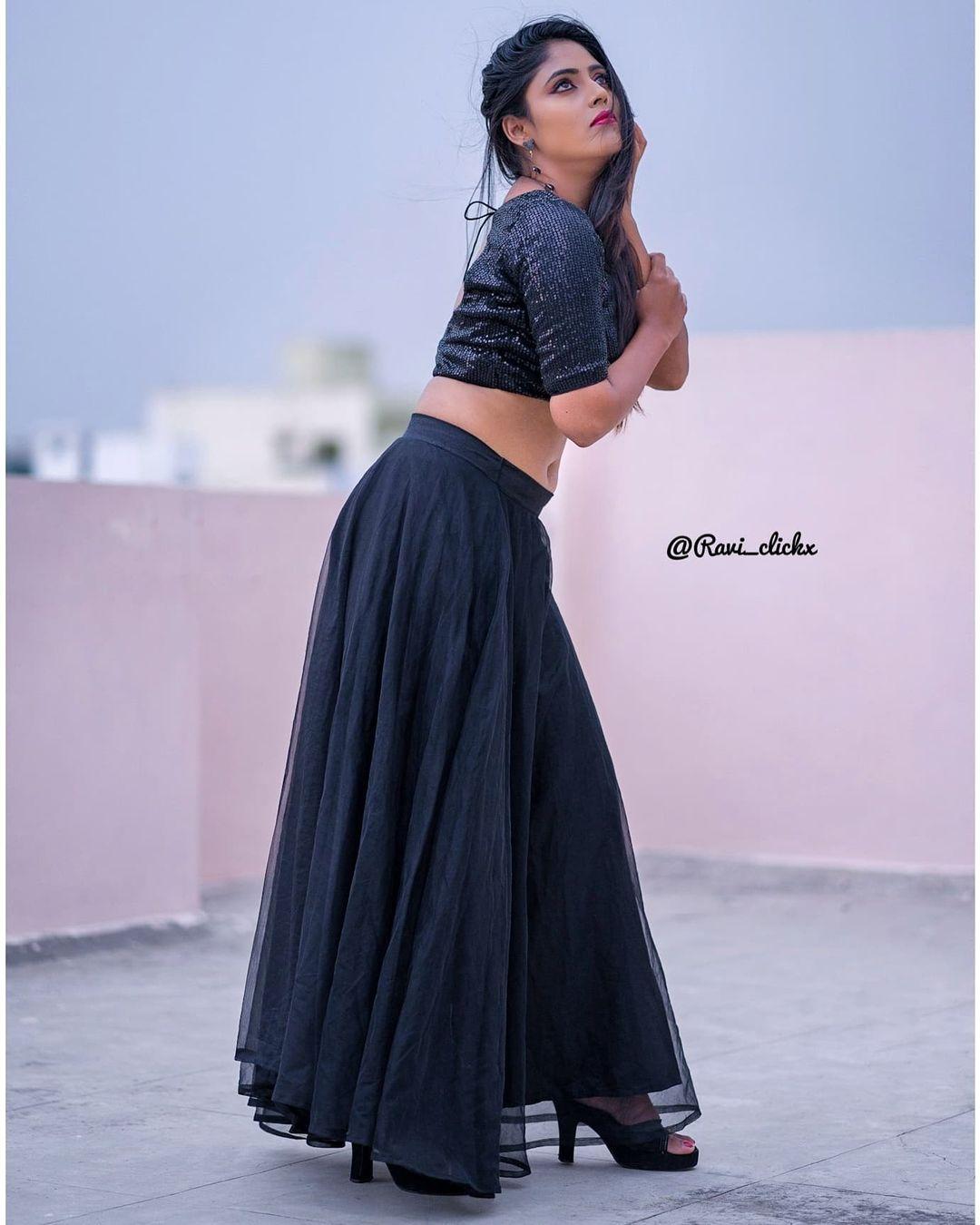 Mahi Maheshwari looking very glamorous photos | beautiful and glamorous pictures