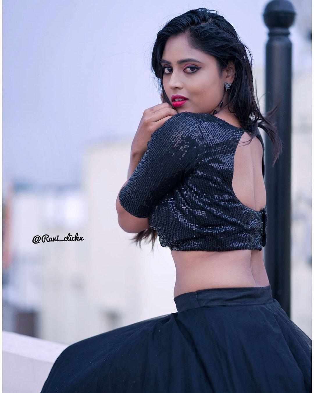 Mahi Maheshwari looking very glamorous photos | serial actress hot photos gallery