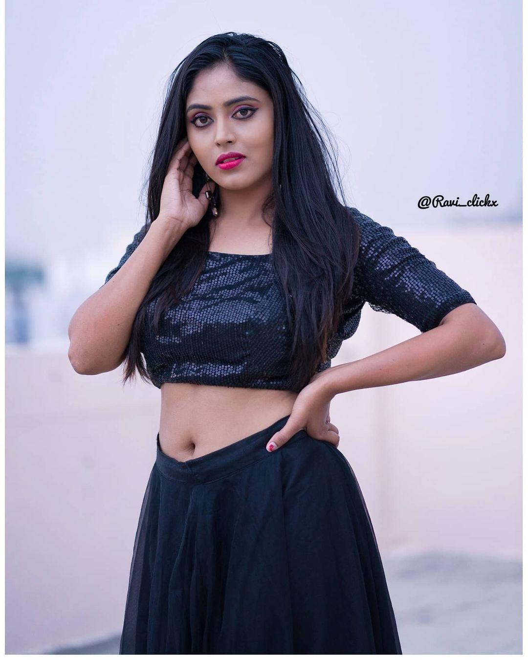 Mahi Maheshwari looking very glamorous photos | very glamorous and cute photos gallery