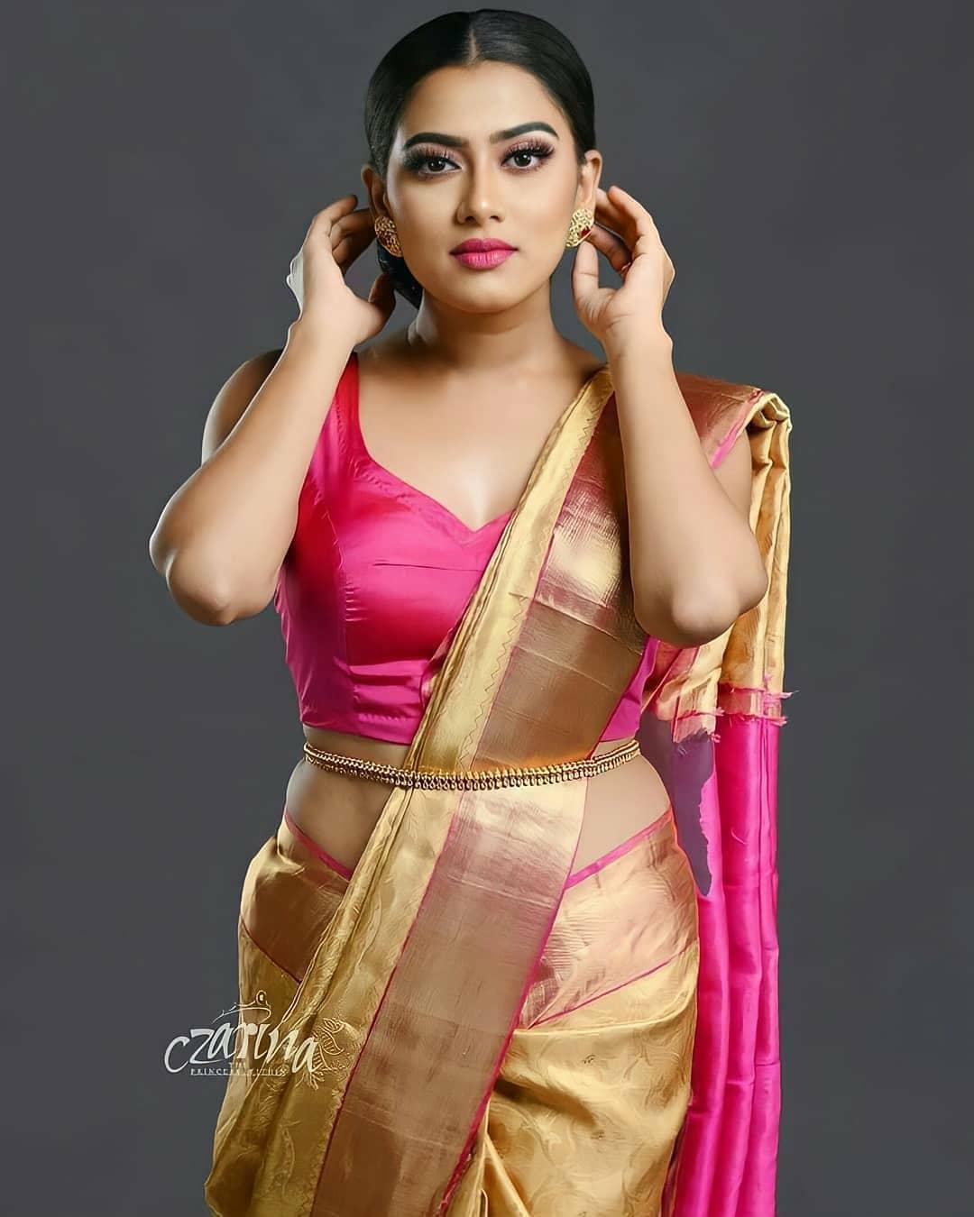 Malayalam television Anchor Dayyana Hameed saree photos | very beautiful and cute photos gallery
